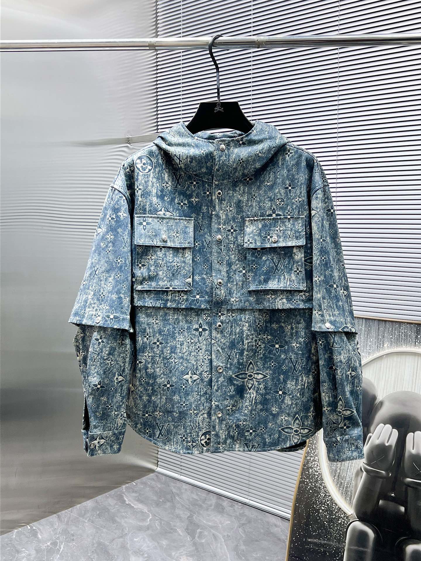 1V Removable denim sleeves for two jackets