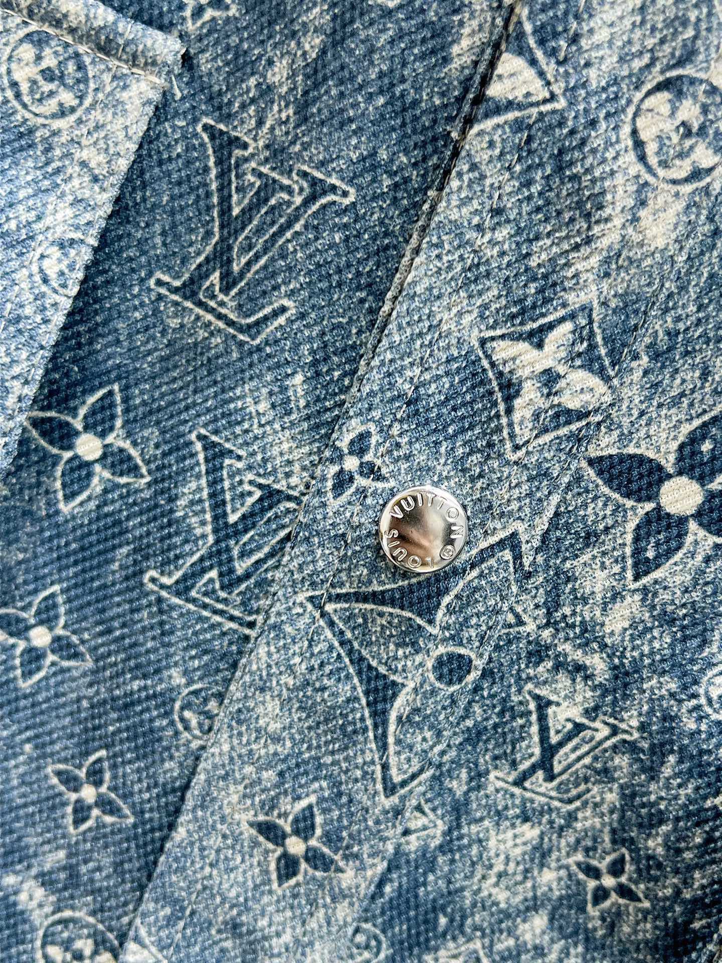 1V Removable denim sleeves for two jackets