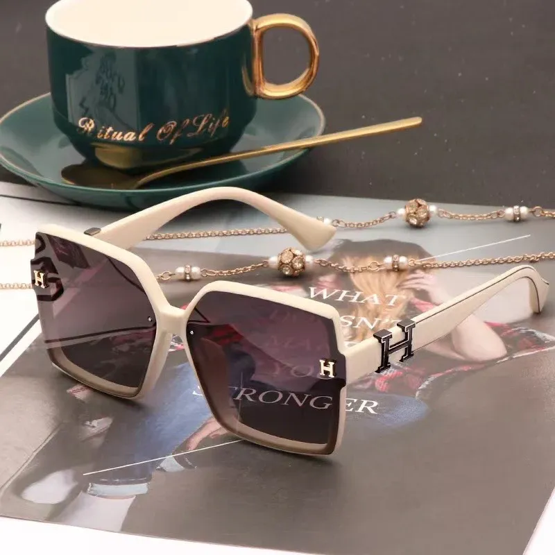 New Fashionable Sun Protection And UV Protection Sunglasses