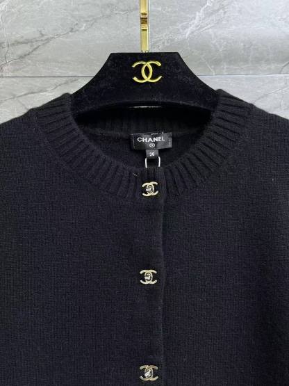 LEW Exquisite button knit cardigan