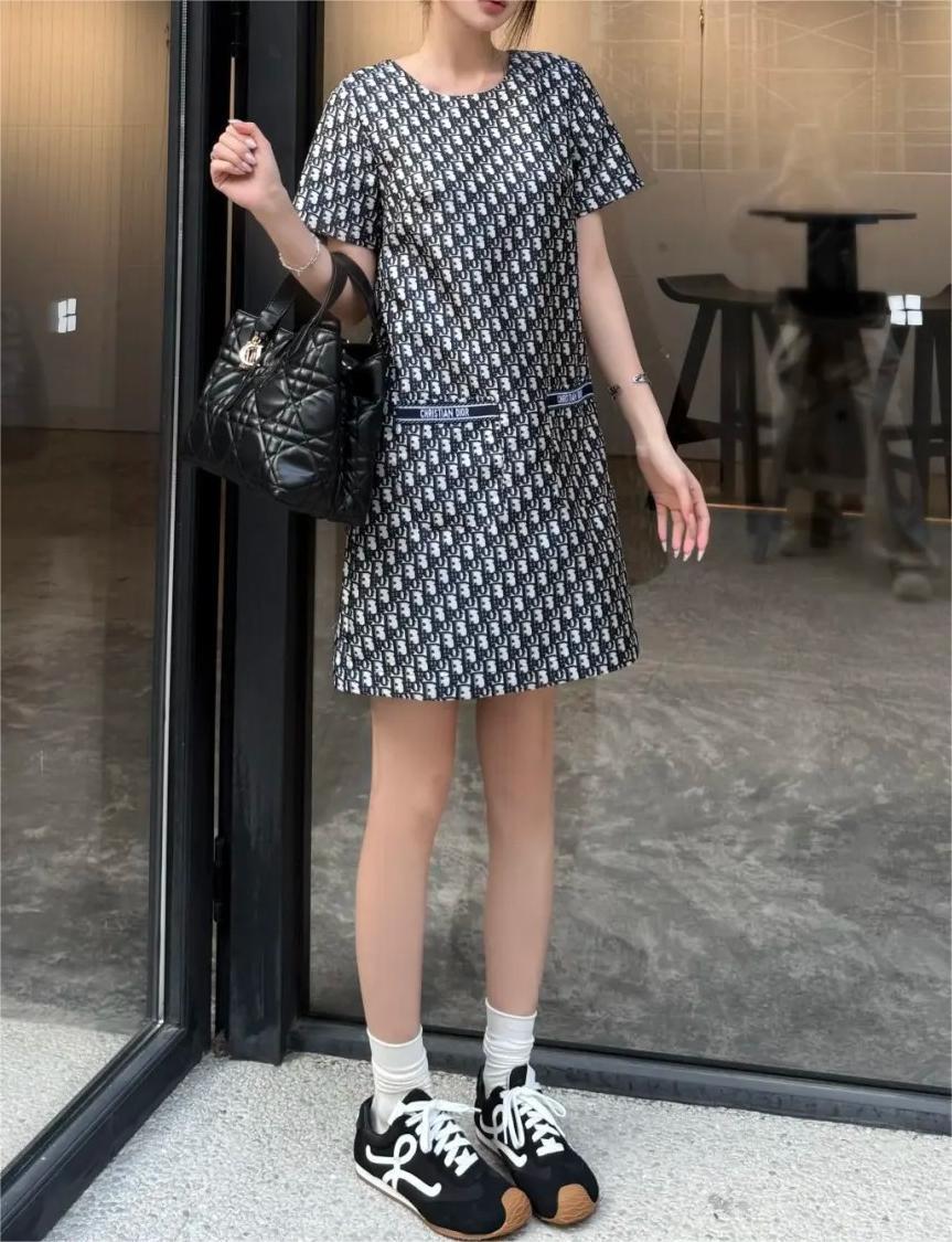 DIO25SS Classic Old Flower Pocket Weave Round Neck Short Sleeve Dress