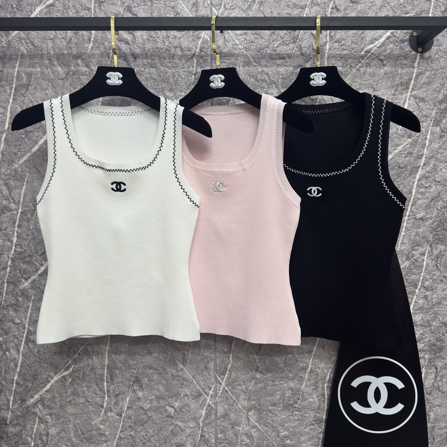 XX Wave edge knitted vest in 2 colors