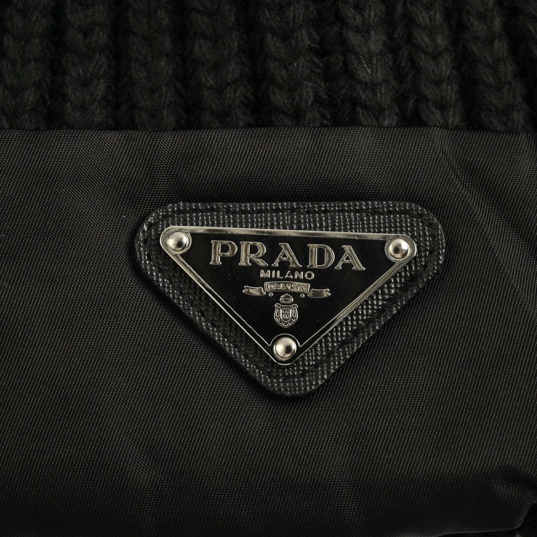 Pr Classic Black Knitted Hat