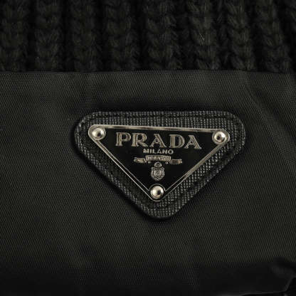 Pr Classic Black Knitted Hat
