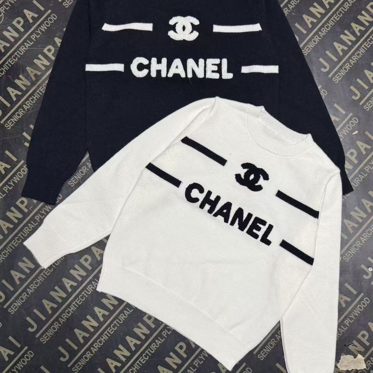 CC Classic embroidered LOGO sweater in black and white