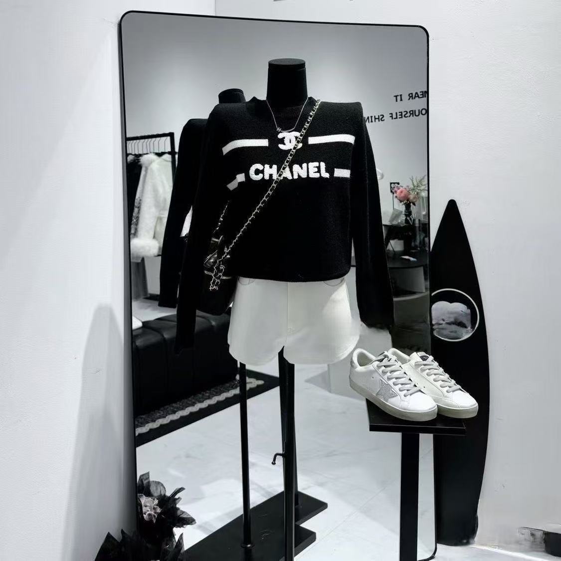 CC Classic embroidered LOGO sweater in black and white