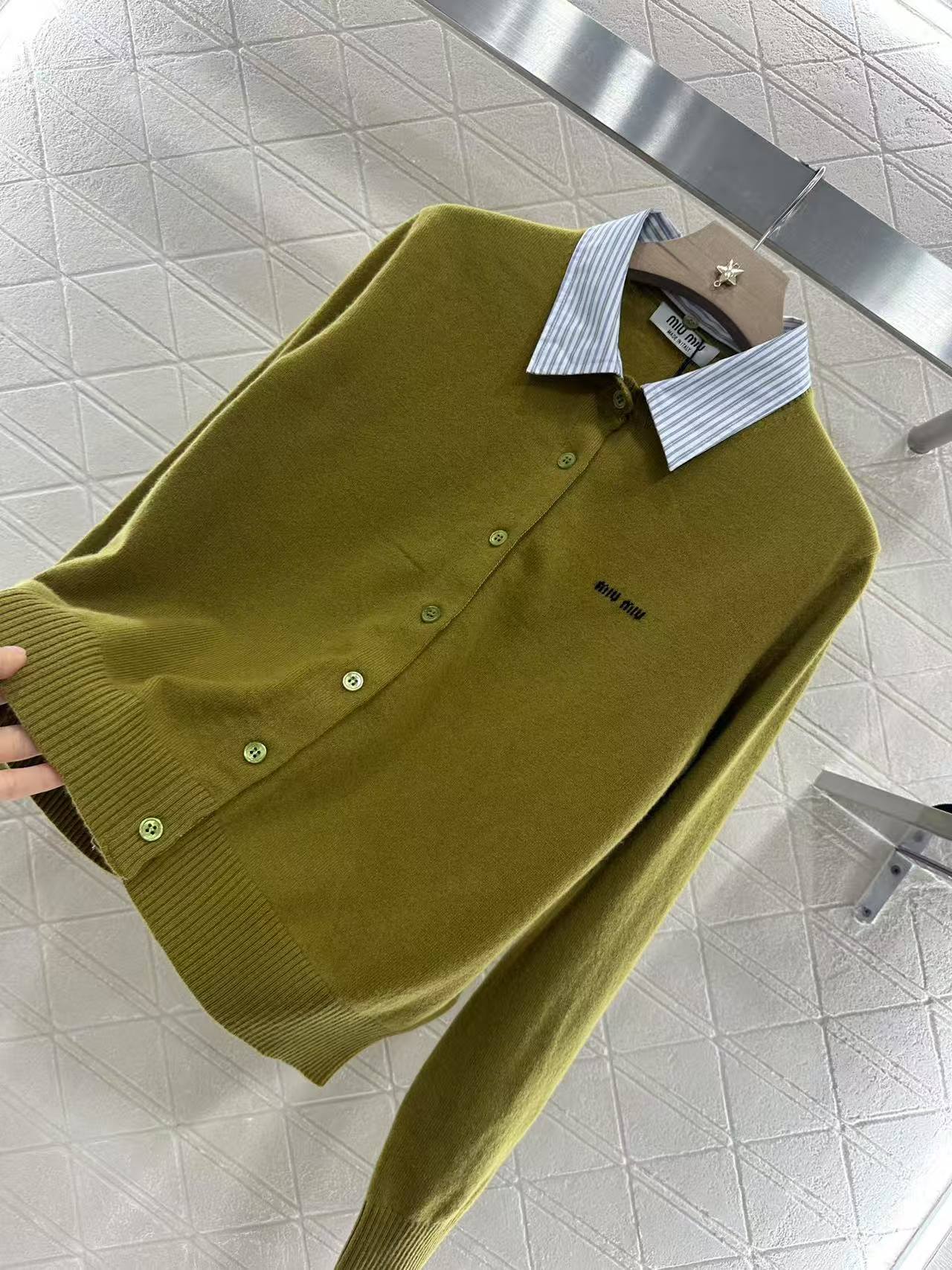 MM 2025SS Color blocking fake 2-piece knitted cardigan