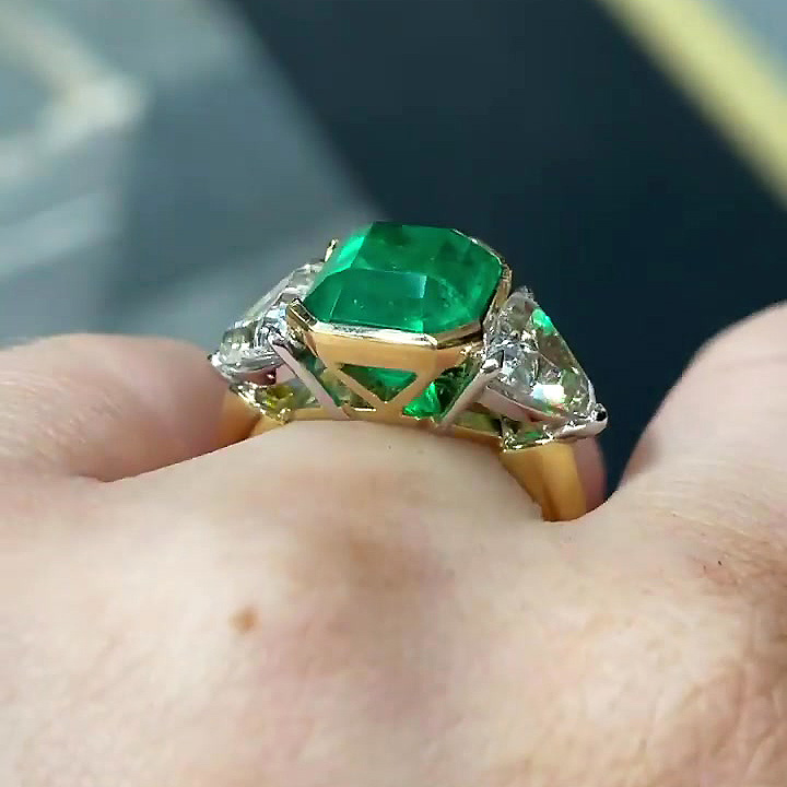 4ct Art DecoThree-stone Emerald Green Sapphire Engagement Ring