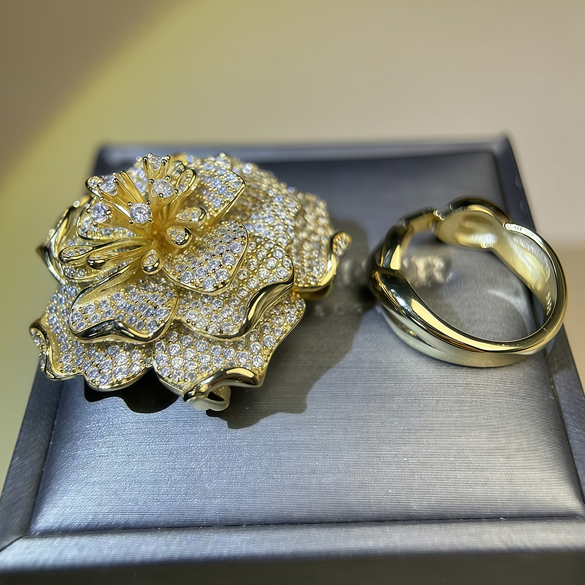 S925 Moissanite Round Cut Convertible Floral Brooch-Ring - Fierylee Made