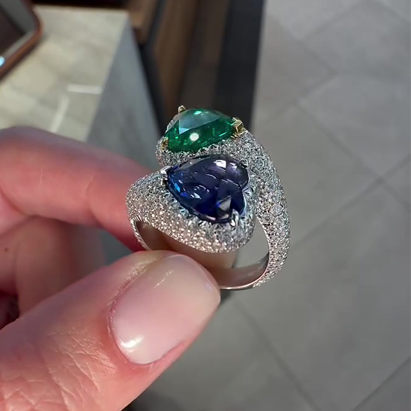 Toi et Moi Design Emerald & Blue Sapphire Micro-Pave Ring