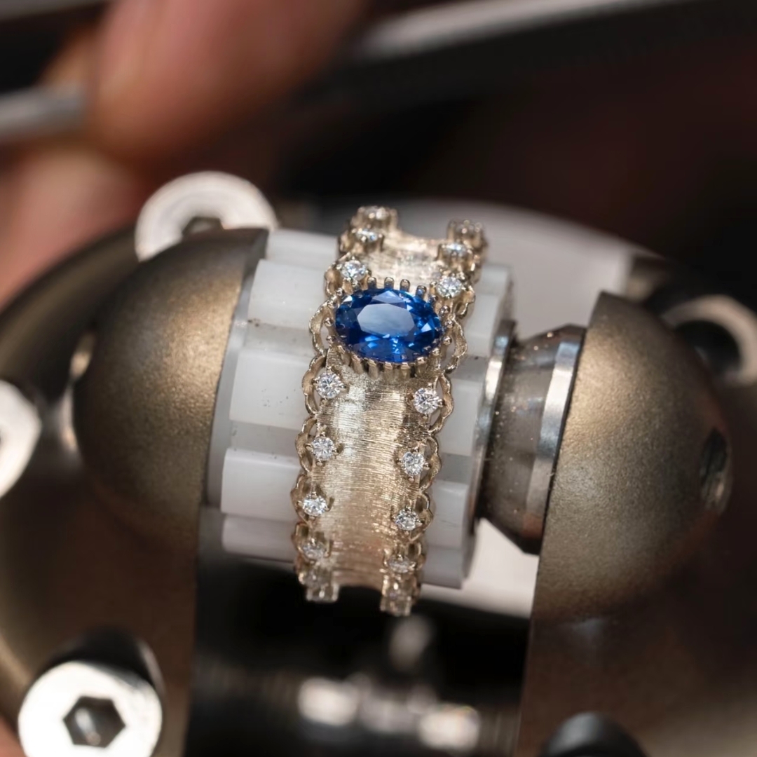 Blue Sapphire Oval Cut Brushed Platinum Band
