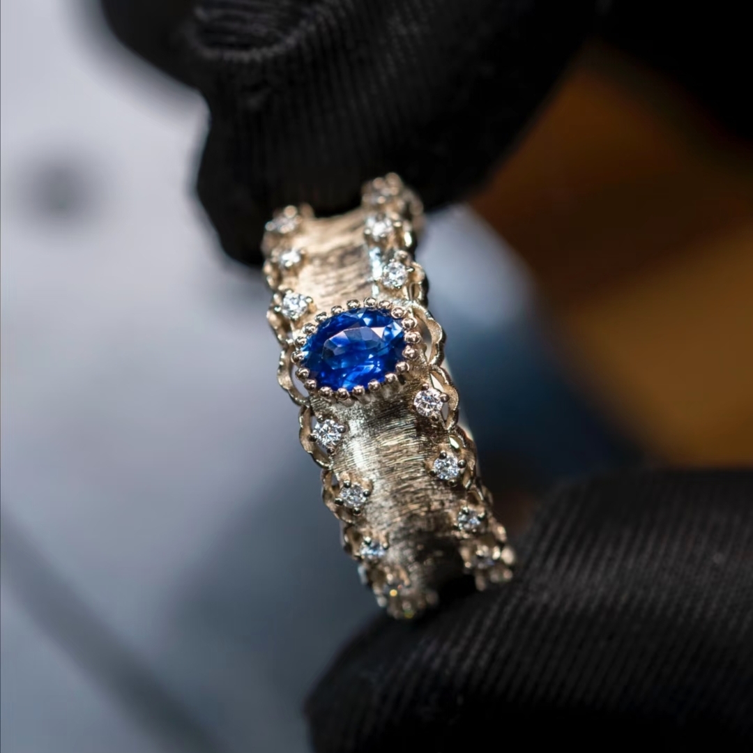Blue Sapphire Oval Cut Brushed Platinum Band