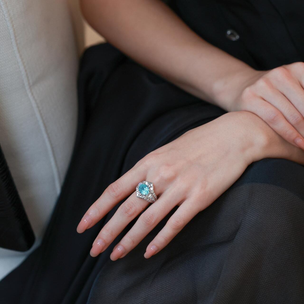 [Copy]Neon Blue Paraiba Oval Cut Double Halo Statement Ring