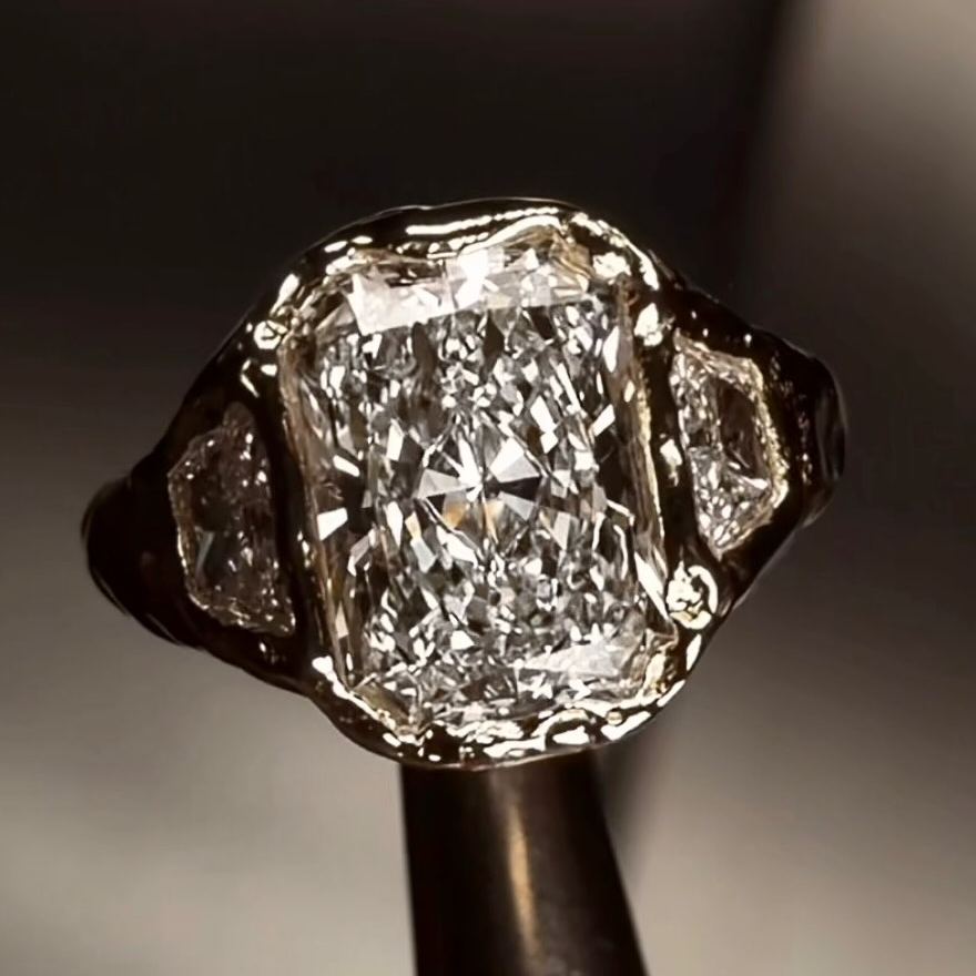 [Copy]Heart Cut Diamond V Shape Engagement Ring
