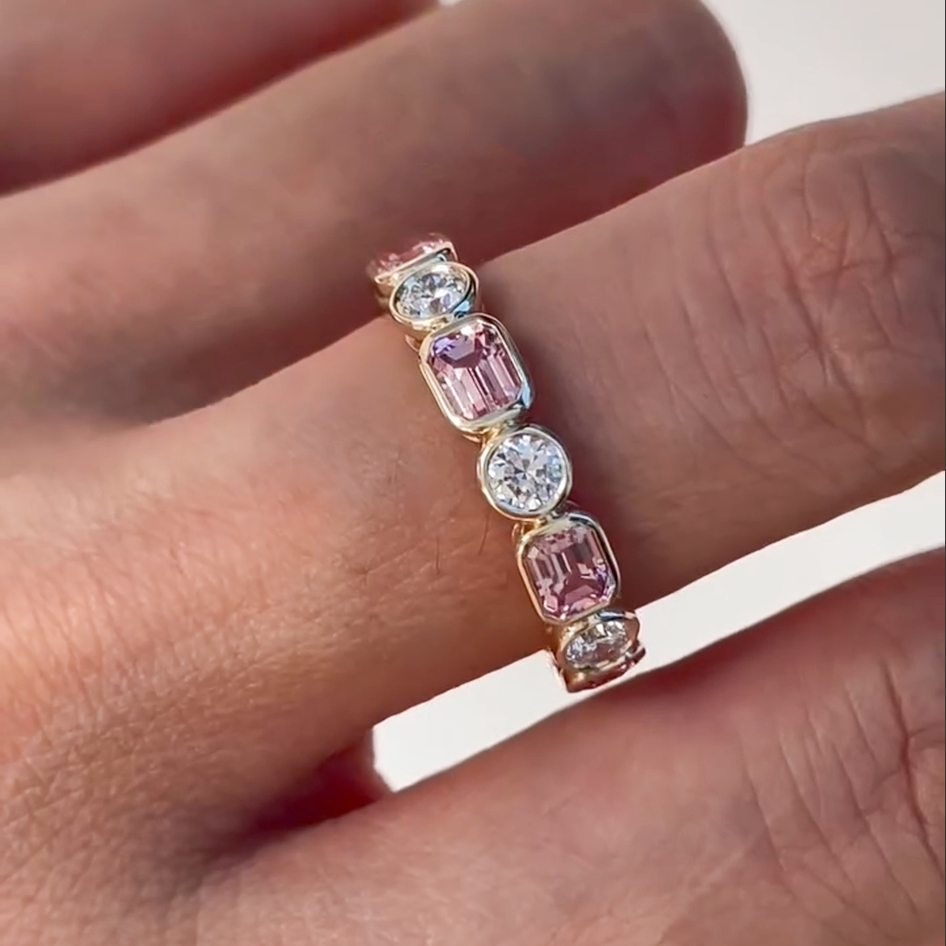 [Copy]Asymmetric Moon: Oval Cut Engagement Ring