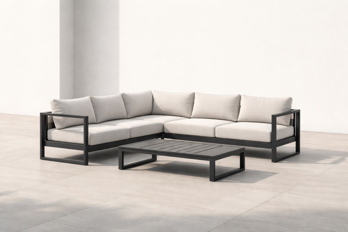 Metall Gartensofa Set mit cremefarbenen Kissen und Couchtisch