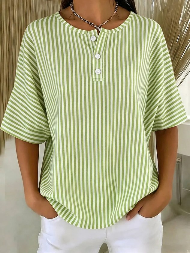 Weithalsiges gestreiftes Damenhemd mit halben Ärmeln – Normalgröße, leicht dehnbar