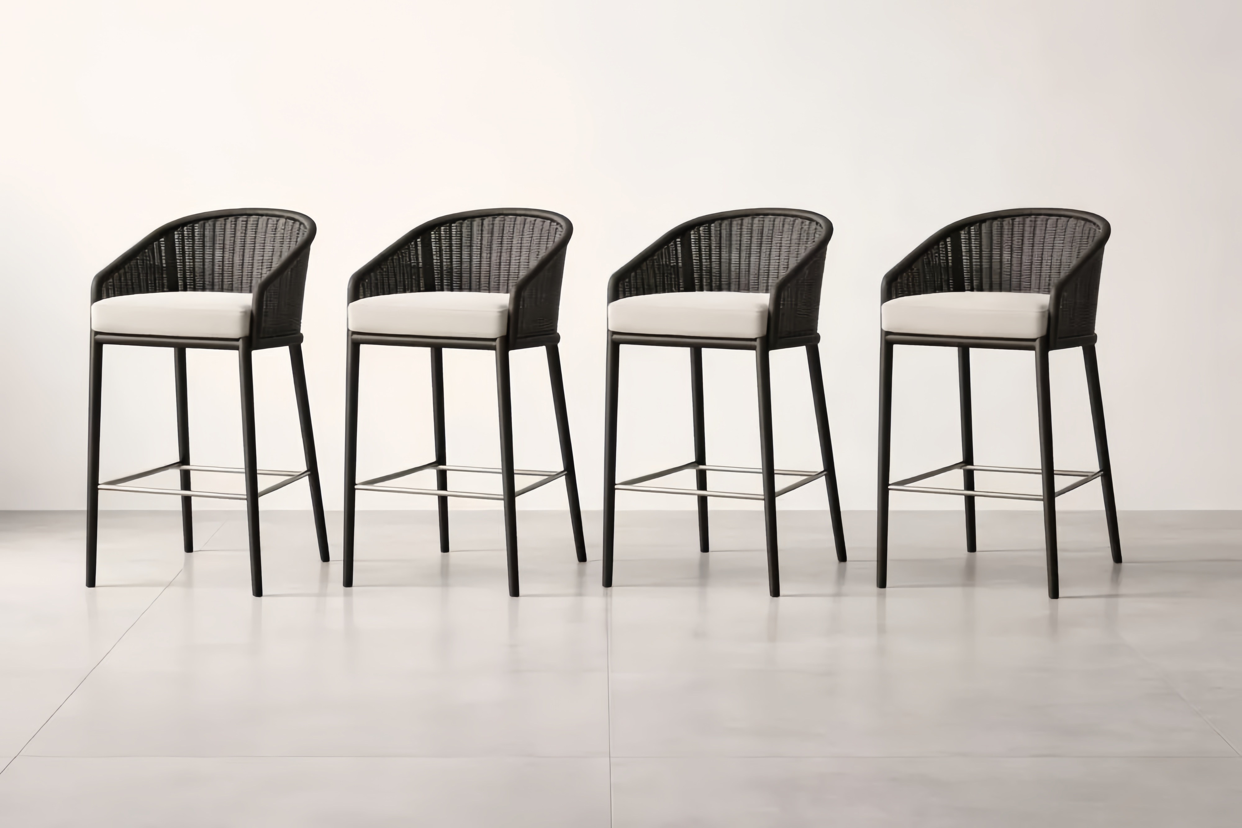 4-teiliges Barhocker-Set aus Stahl und PE-Rattan Dunkelbraun/Beige