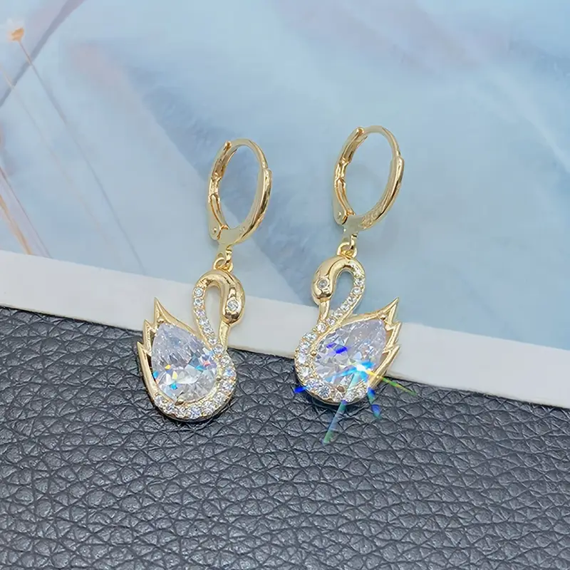 1 Dvojica luxusných náušníc s visiacimi labuťmi s šumivými kamienkami Elegantné zliatiny módne šperky pre ženy ideálne pre každodenné nosenie špeciálnych príležitostí denne opotrebovanie zárobkov sofistikovaný štýl Zložitý dizajn novinky Novinky Podrobnosti 1