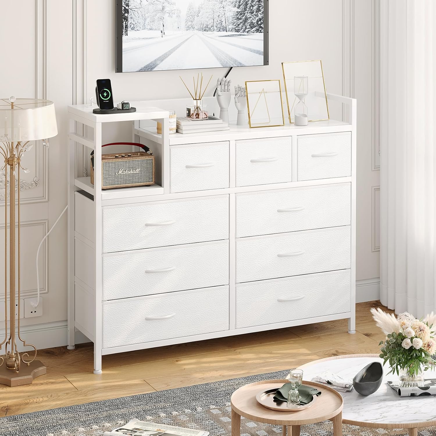 Garvee - Cómoda para recámara, cómoda y cómoda con 9 cajones, Soporte de TV con estación de Carga, Color Blanco