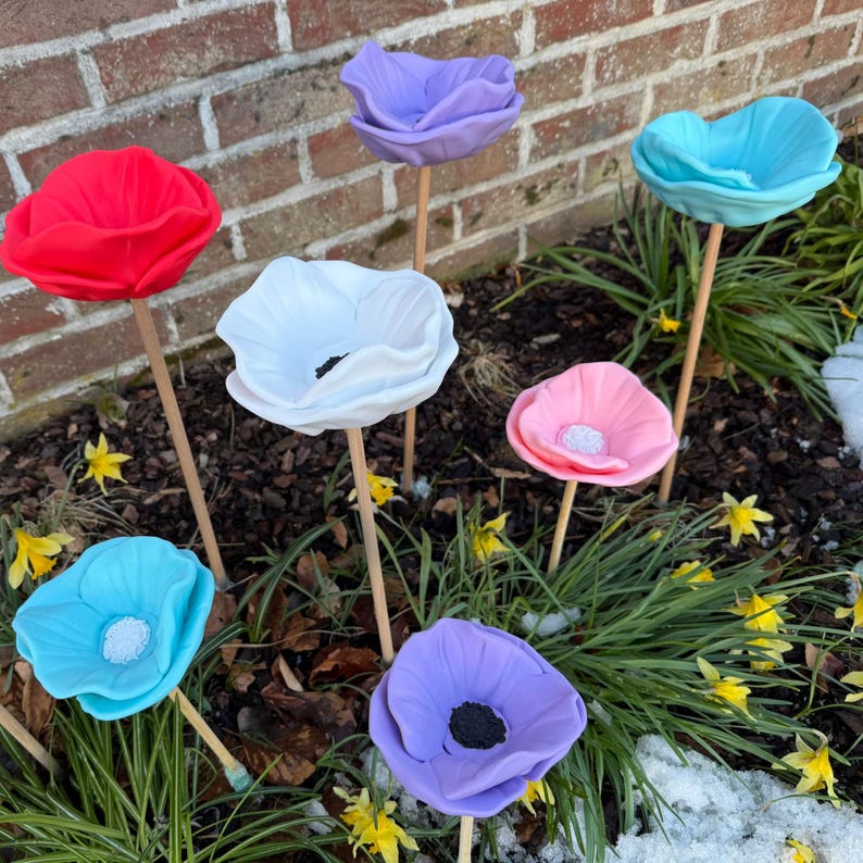 🐝🌸 Beautiful Flower-Shaped Insect Waterer 🐦
