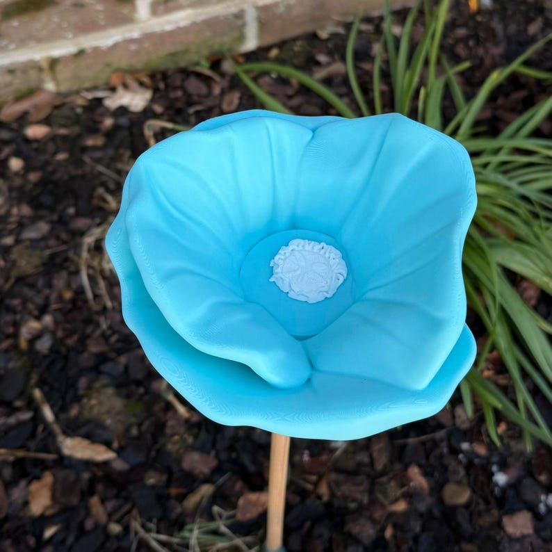 🐝🌸 Beautiful Flower-Shaped Insect Waterer 🐦