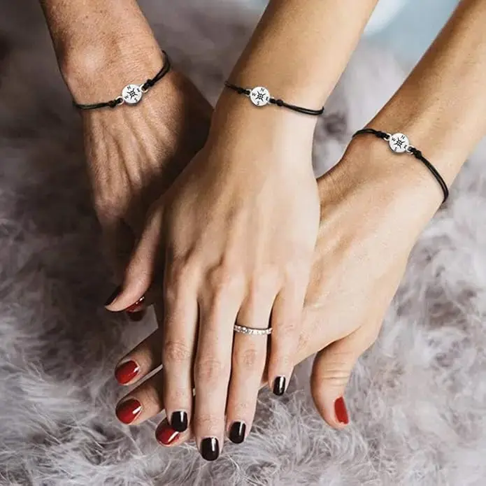 Graduation Gifts for Her Him Kindergarten Class of 2026 Cool High School College Graduation Gift 5th 8th Grade Teen Girl Boy Bracelet Women Jewelry Cards Middle School Nurse Senior Daughter Student Adjustable Cuffs