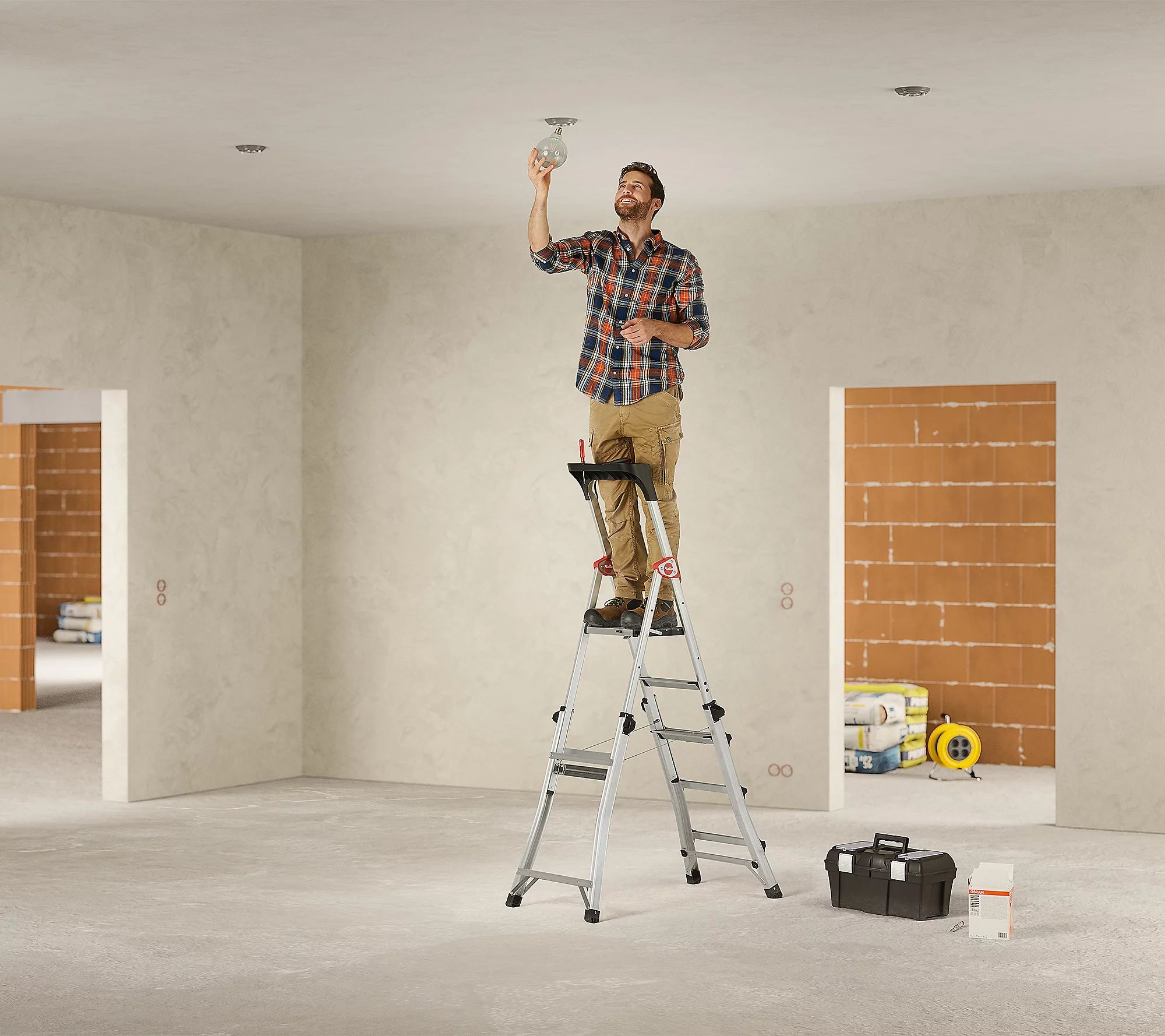 ✨💝𝗧𝗼𝗱𝗮𝘆'𝘀 𝗦𝗽𝗲𝗰𝗶𝗮𝗹𝘀✨ Buy 1 Get 1 Free ✨Hailo Adjustable Ladder w/ Safety Bar & XL Platform
