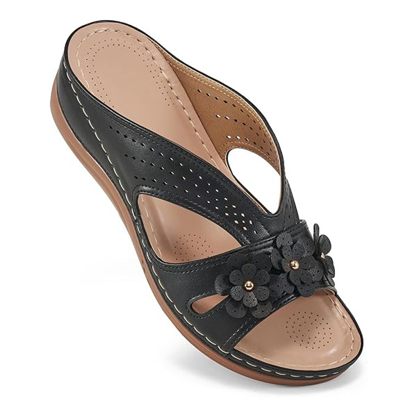 Wedge-heeled Thick-soled Hollow Rivet Flower Slippers