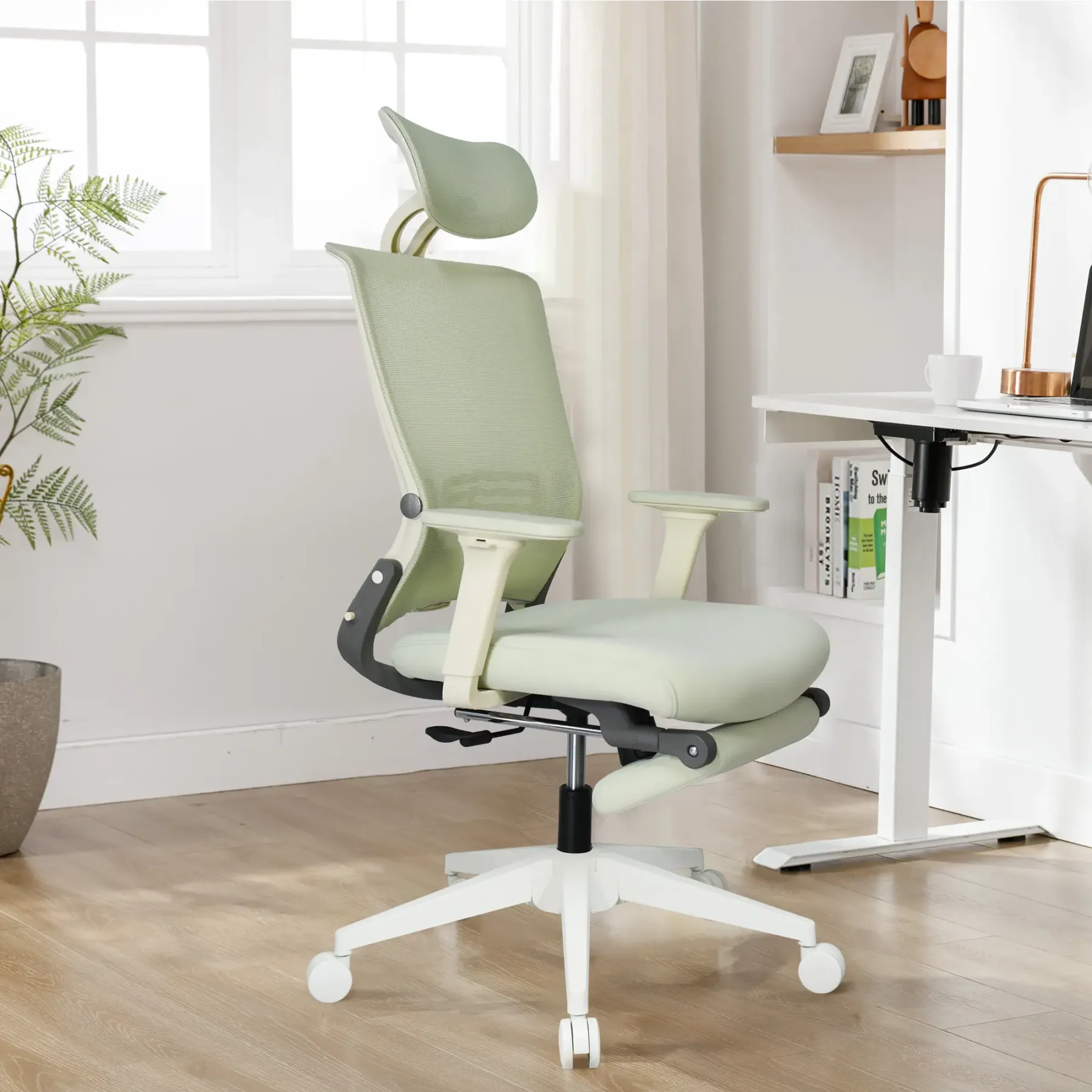 Silla Ergonómica Plegable con Reposapiés