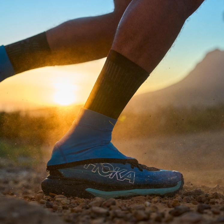 Close up of trail runner in the Mafate 5 with gaiter
