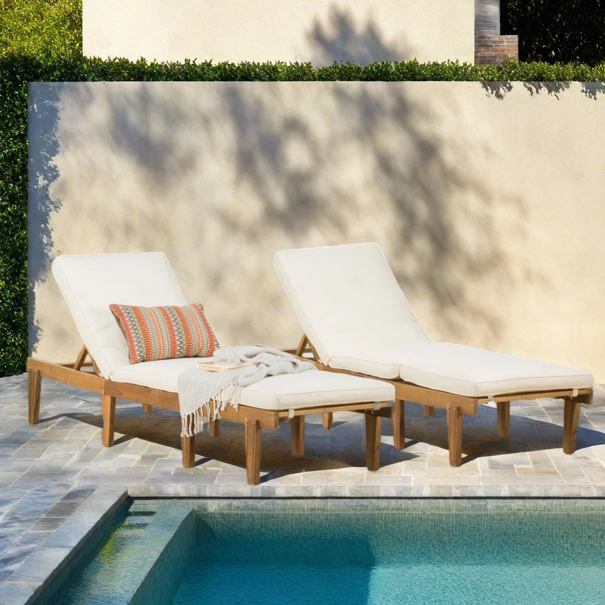 Eugenia – Transat Extérieur en Bois d’Acacia avec Coussin Inclus pour Confort Élégant et Durable