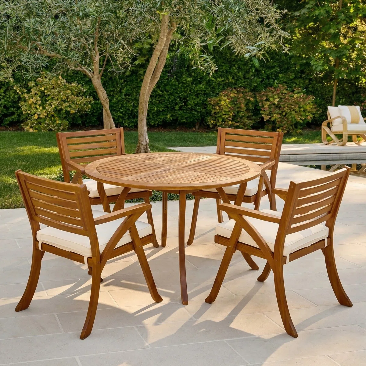 Kensington - Ensemble repas de jardin 4 personnes en bois massif d’acacia avec coussins