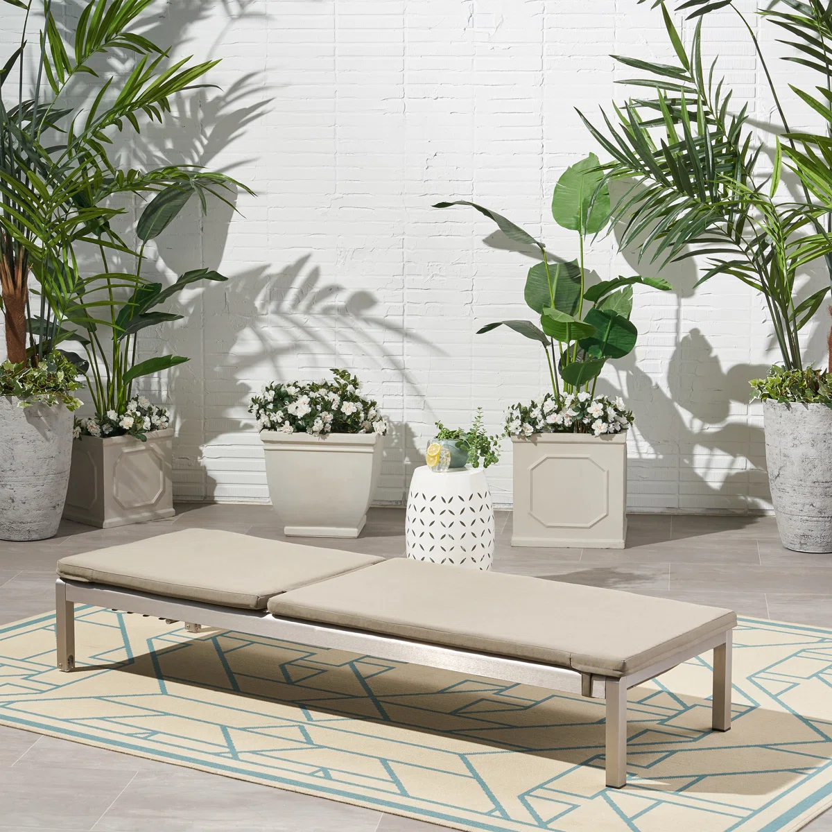Halvia – Transat de jardin en métal avec coussin inclus