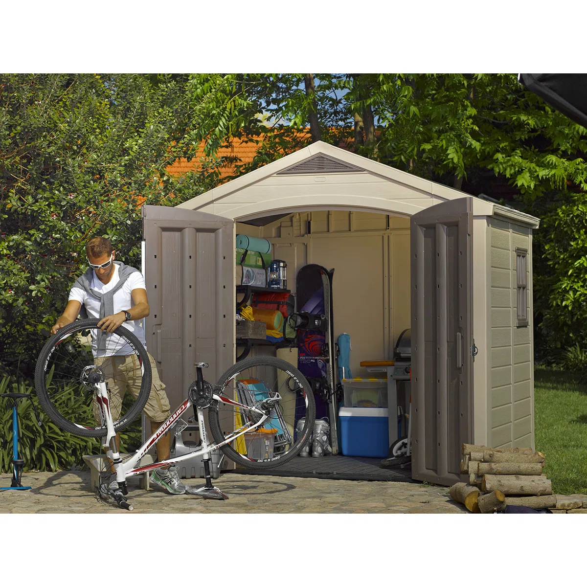 Factor – Abri de jardin en résine à double porte