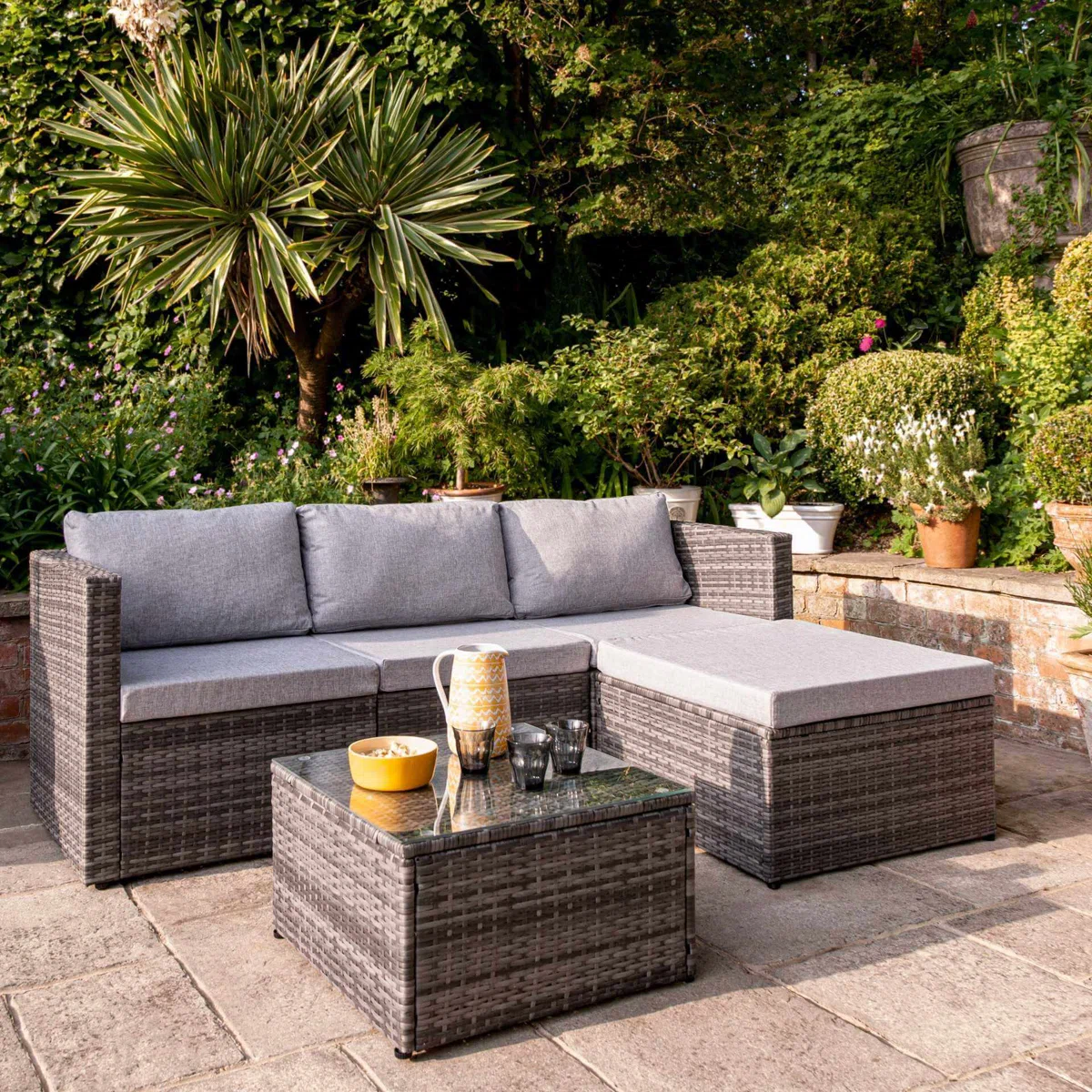 Luviana – Salon de Jardin 4 Places en Rotin Résistant Toutes Saisons avec Coussins Confort Premium