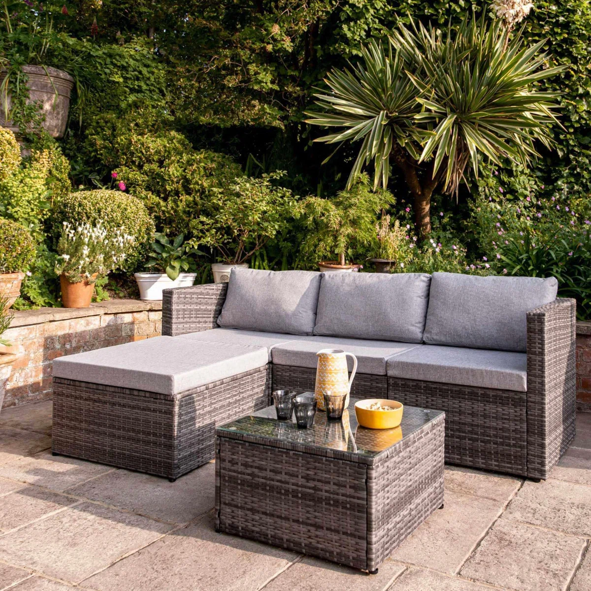 Luviana – Salon de Jardin 4 Places en Rotin Résistant Toutes Saisons avec Coussins Confort Premium
