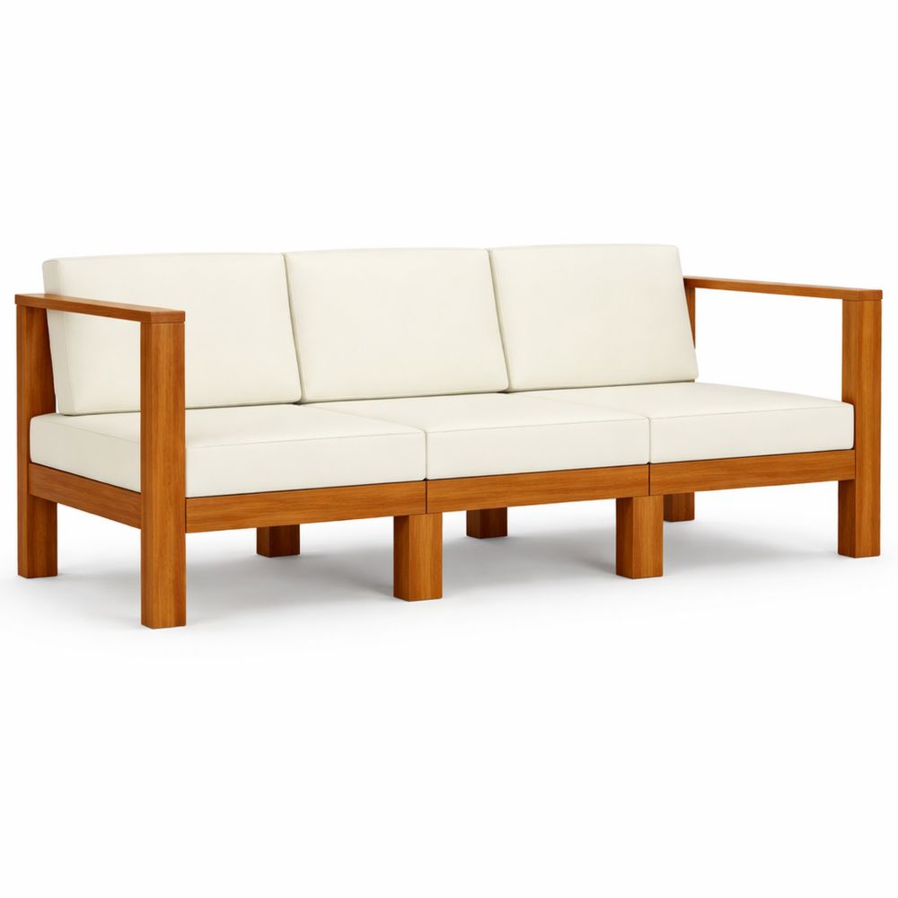Hochwertiges Gartensofa aus Holz mit cremeweißen Kissen