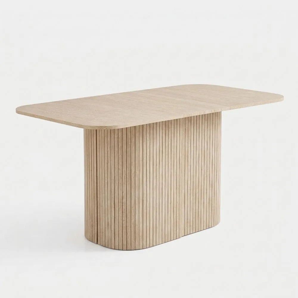 Rechteckiger Esstisch mit Travertin-Maserung für 4–6 Personen