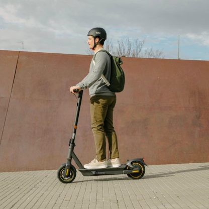 Segway Ninebot MAX G2 Scooter Eléctrico Plegable, Motor 1000W Potencia Máx, Autonomía 70 Km, 3 Modos de Conducción, Velocidad Máx de 35Km/h, Certificación IPX5, Compatible con App Segway - Gris