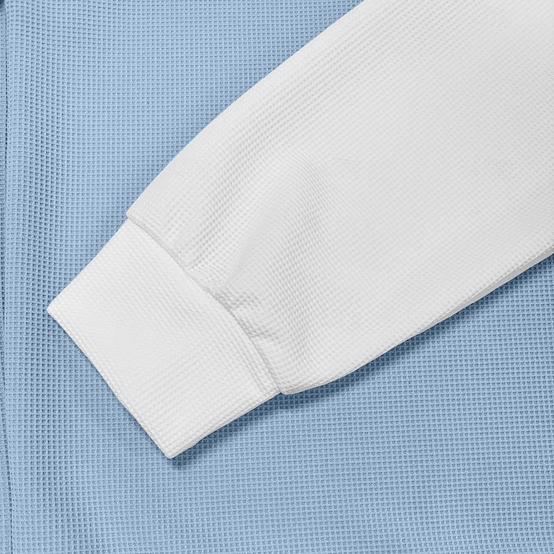 Long sleeve cuff and white waffle-knit fabric detail