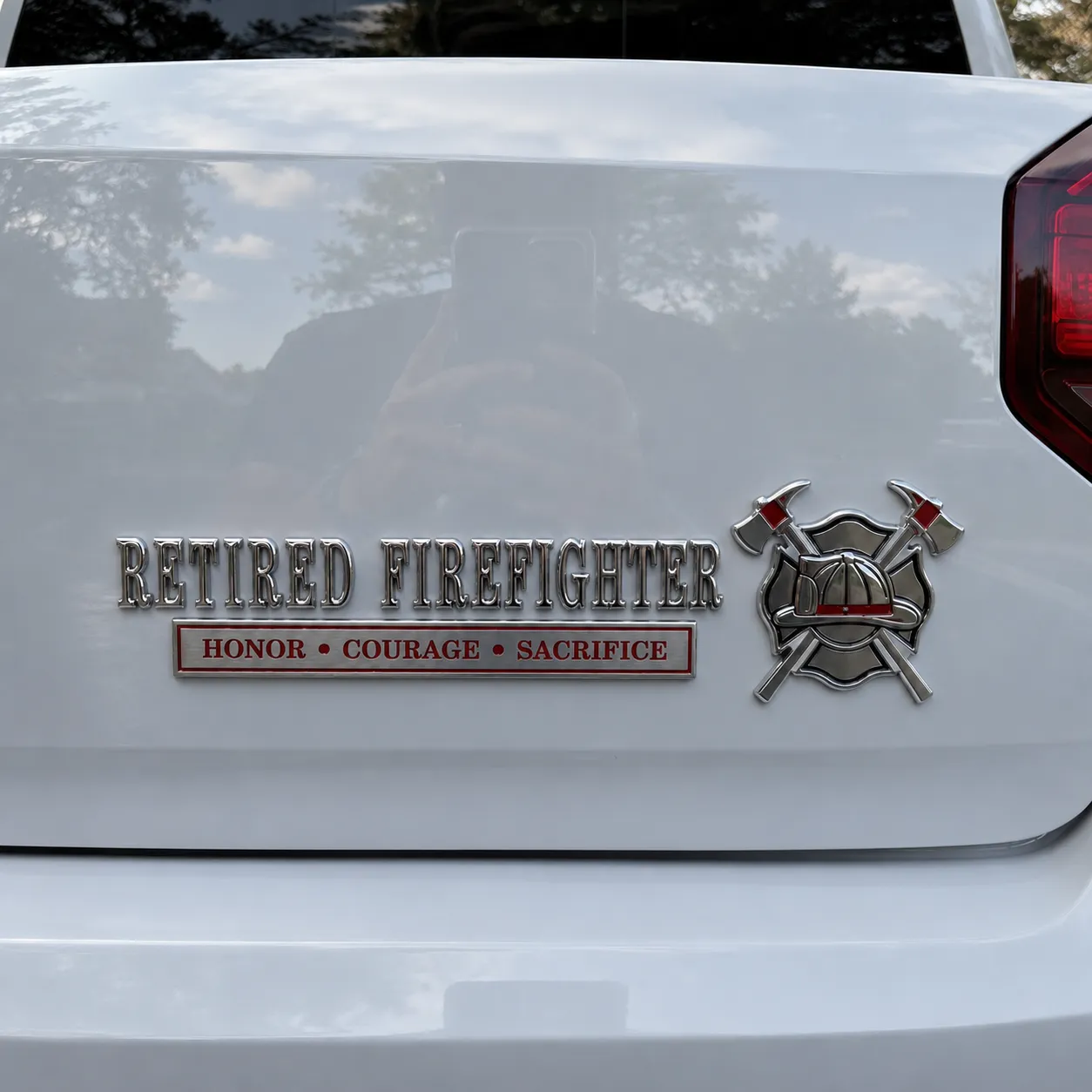 🚒 Retired Firefighter Honor Courage Sacrifice Car Emblem Metal Badge