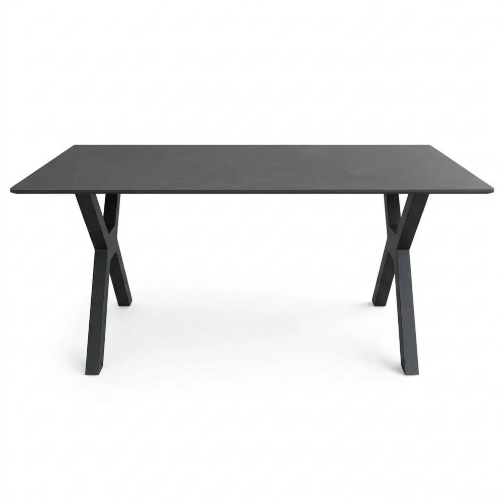 Großer Gartentisch mit dunkler Keramikplatte und Aluminiumgestell