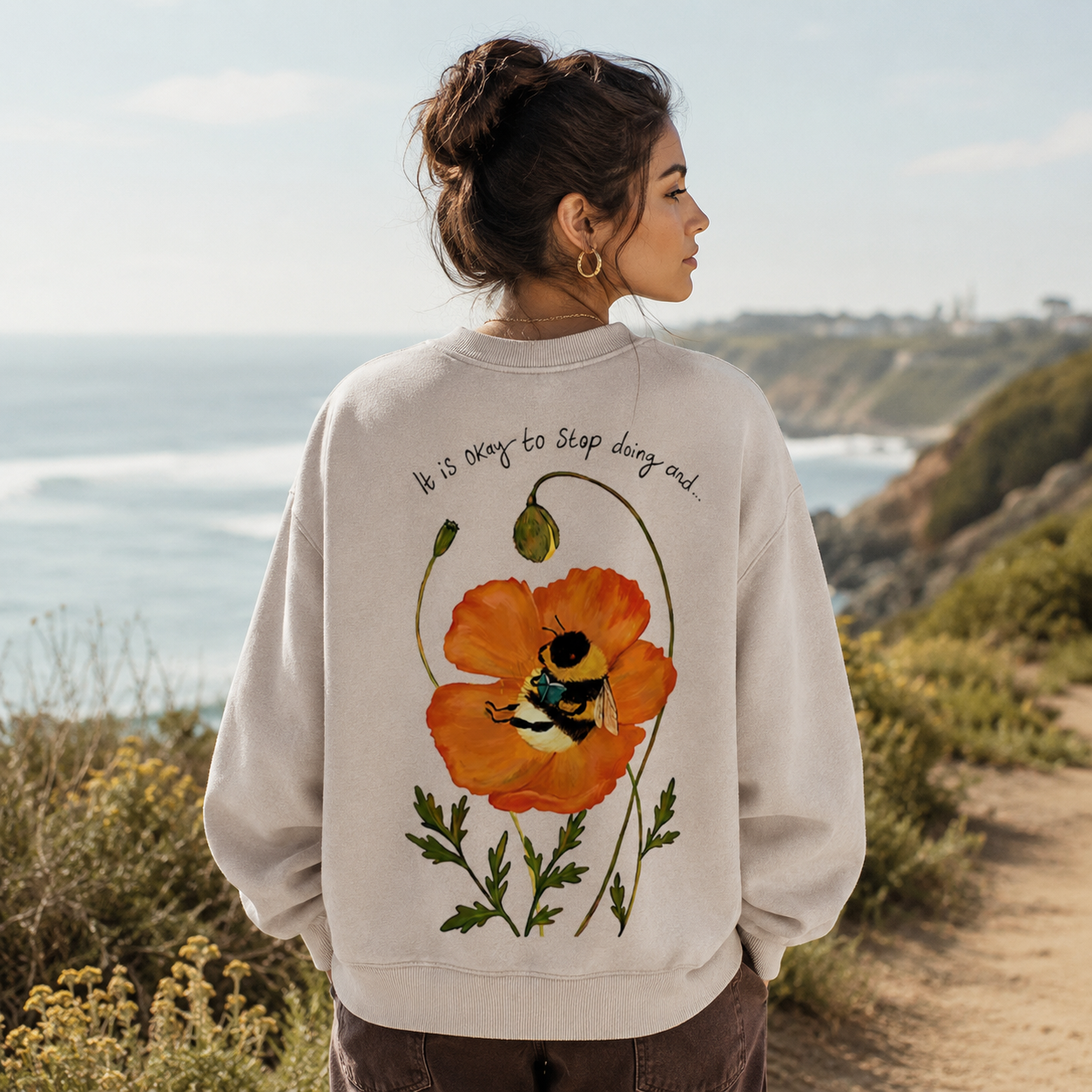 It Is Okay to Pause With a Bumblebee Washed Sweatshirts