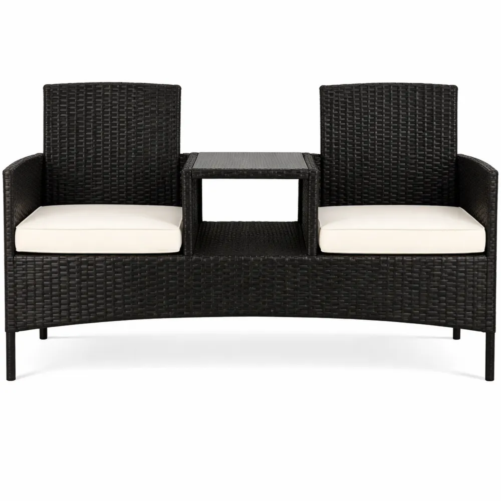 Panca doppia in rattan per esterni con tavolino in vetro e cuscini