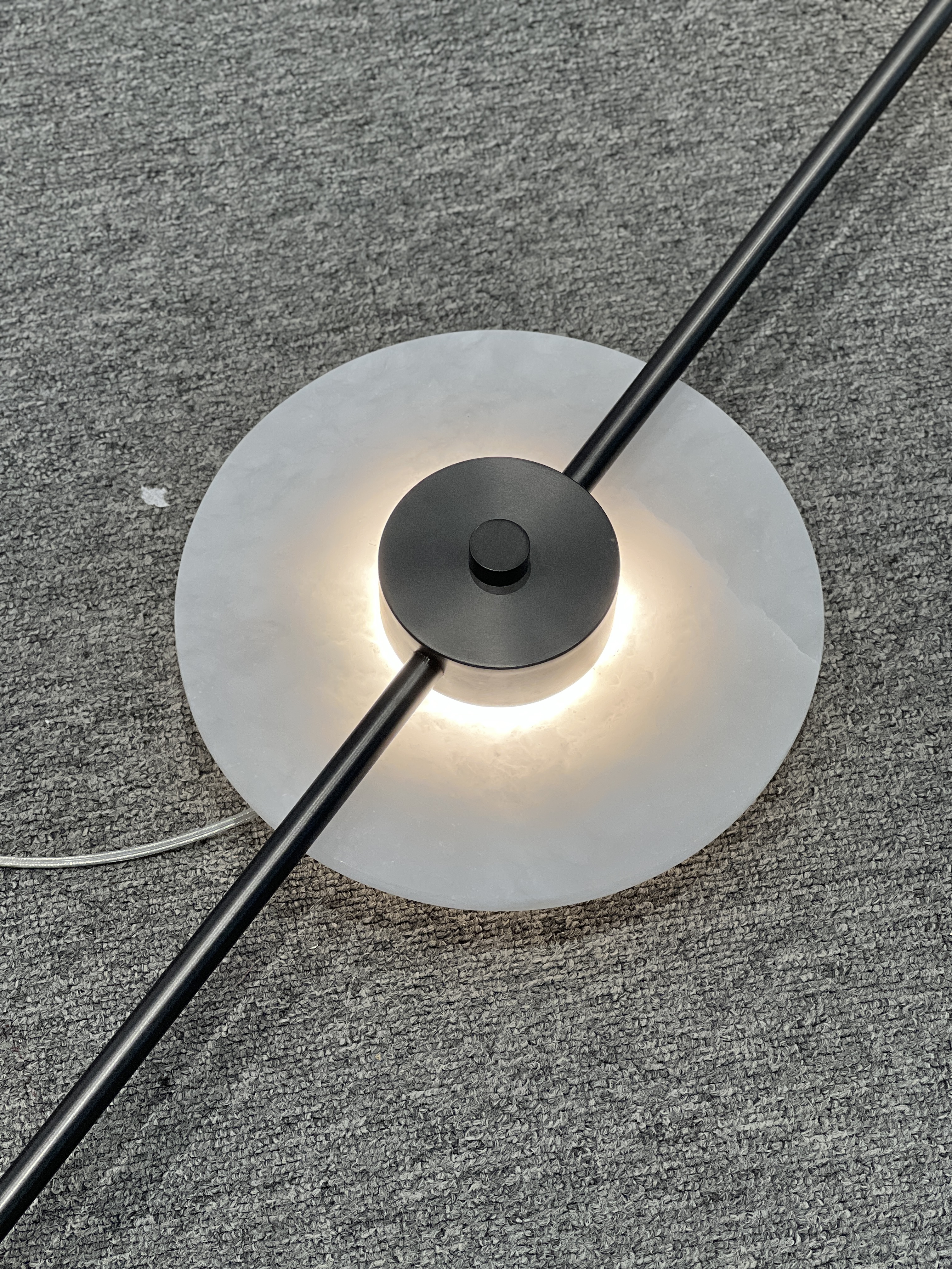 CASA Lighting Vertical Alabaster Wall Sconce | Black Metal & Natural Stone