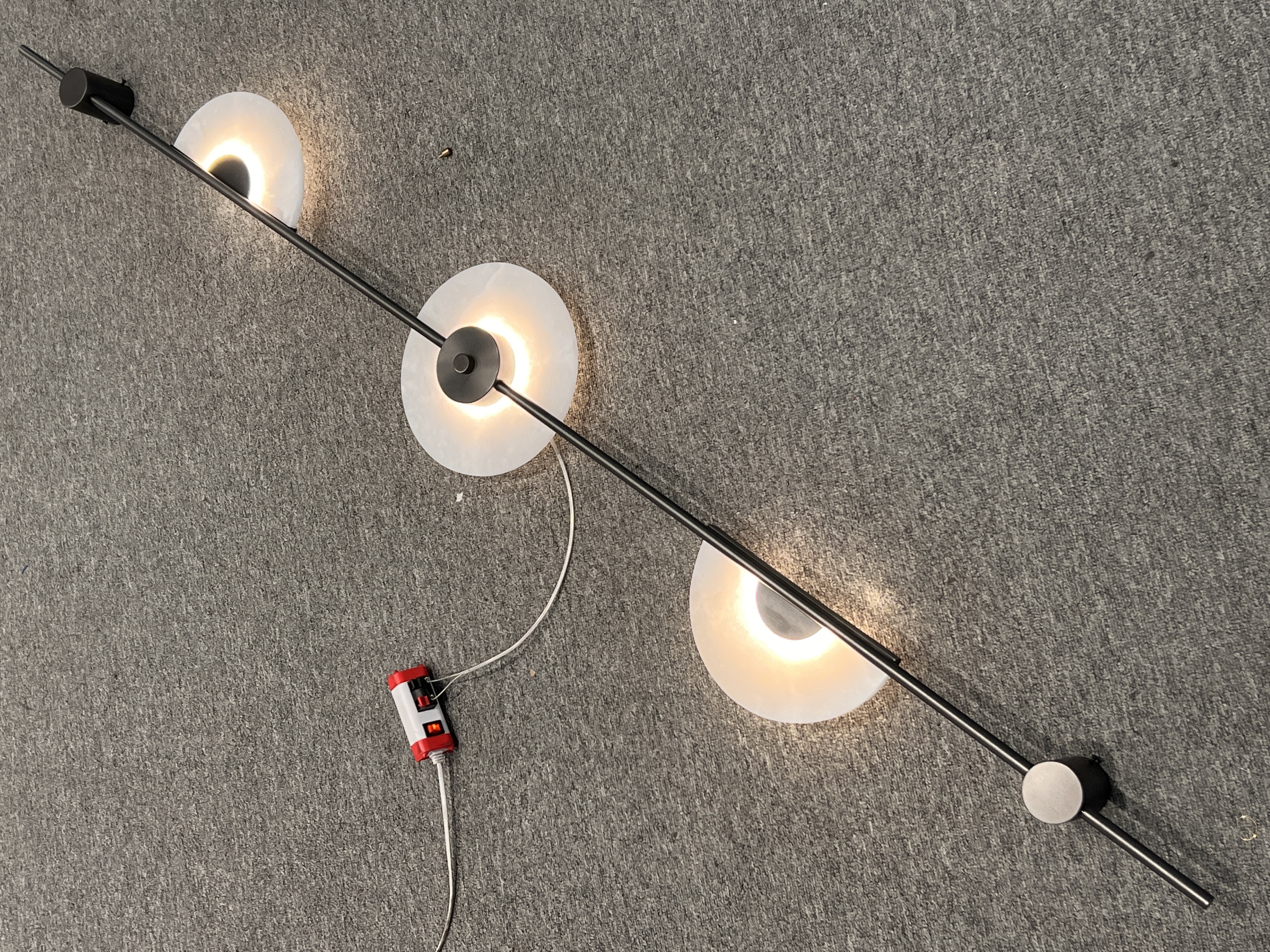 CASA Lighting Vertical Alabaster Wall Sconce | Black Metal & Natural Stone