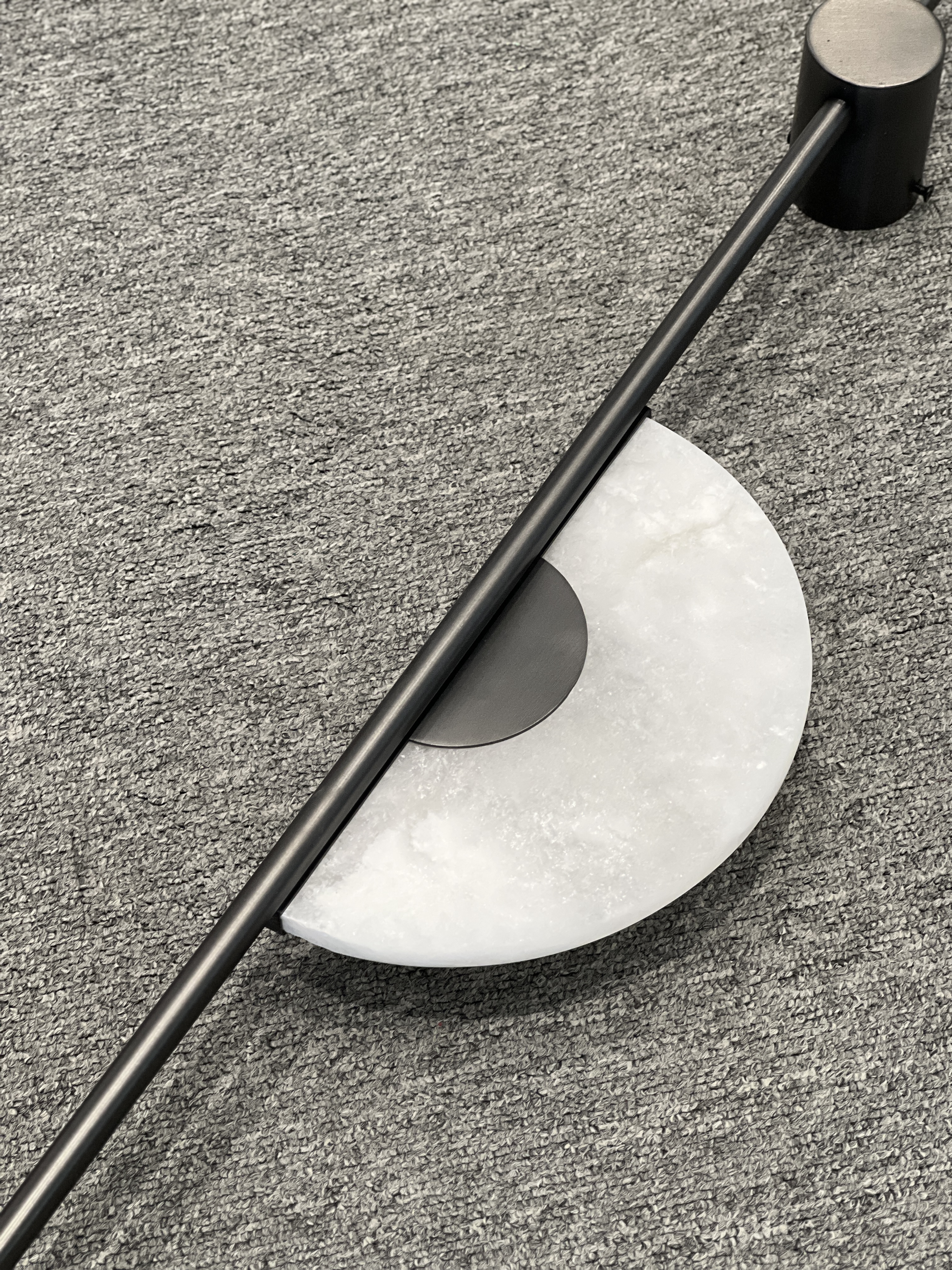 CASA Lighting Vertical Alabaster Wall Sconce | Black Metal & Natural Stone