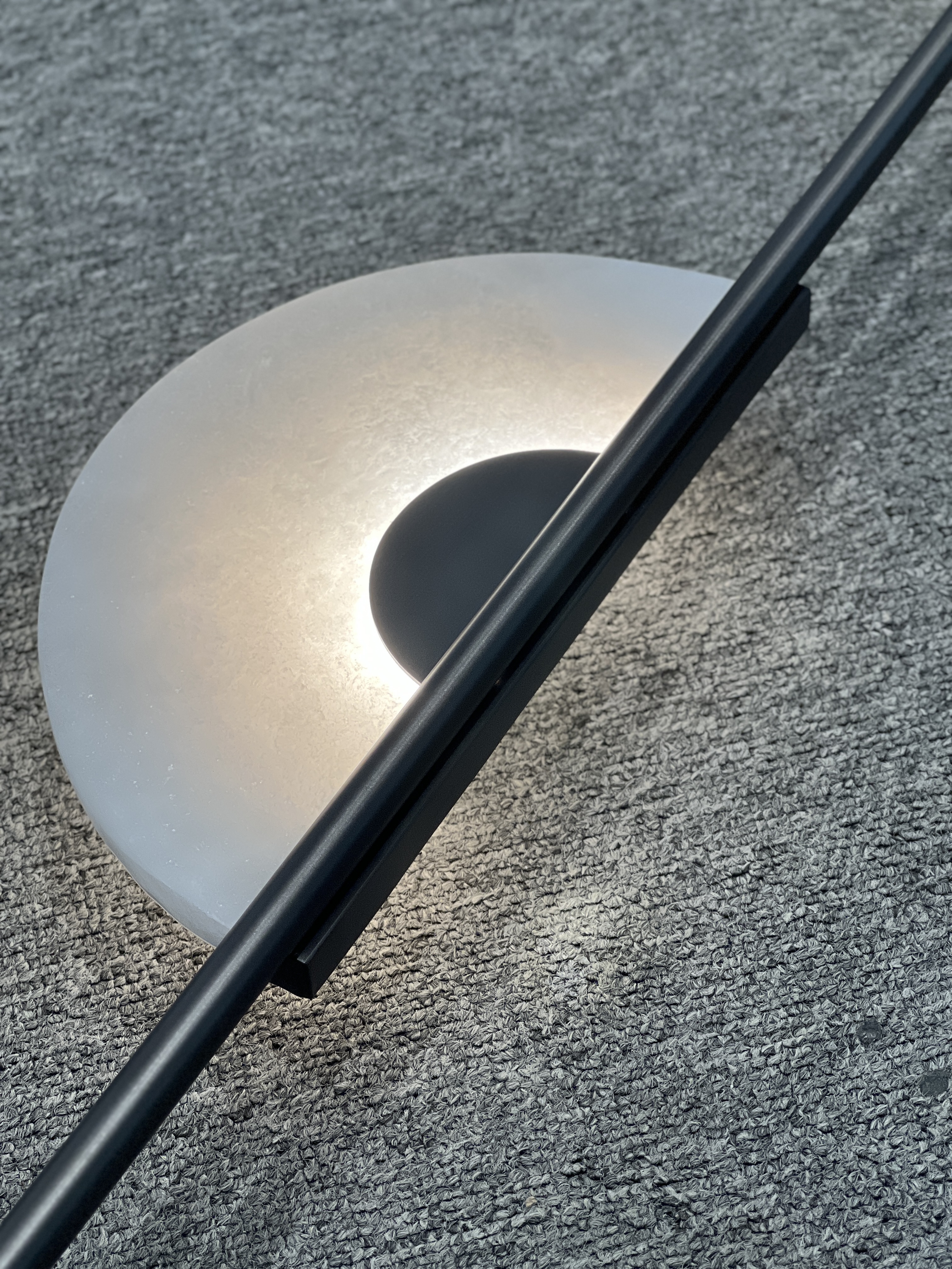 CASA Lighting Vertical Alabaster Wall Sconce | Black Metal & Natural Stone