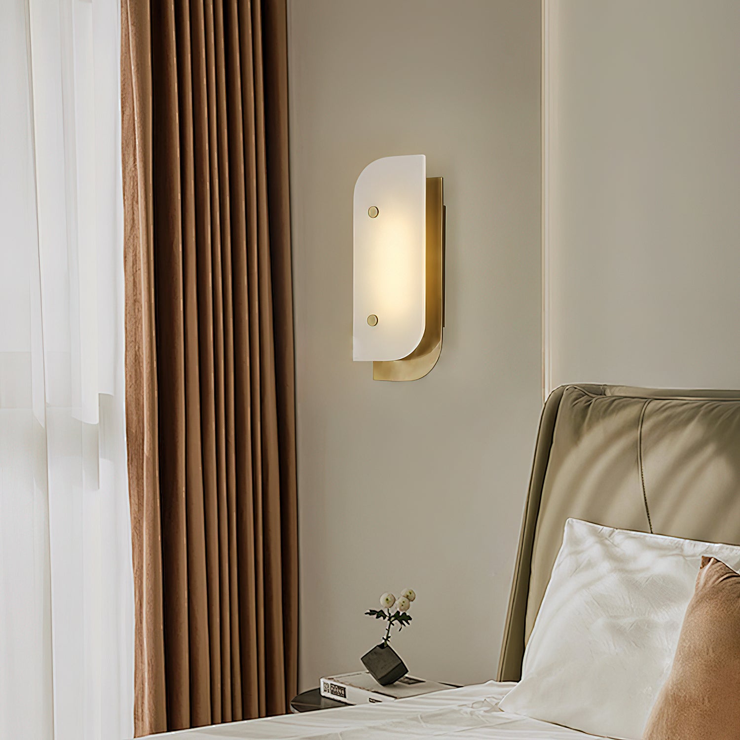 Elaris Alabaster Wall Lamp